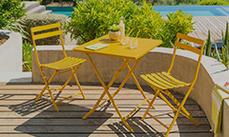 Folding table
